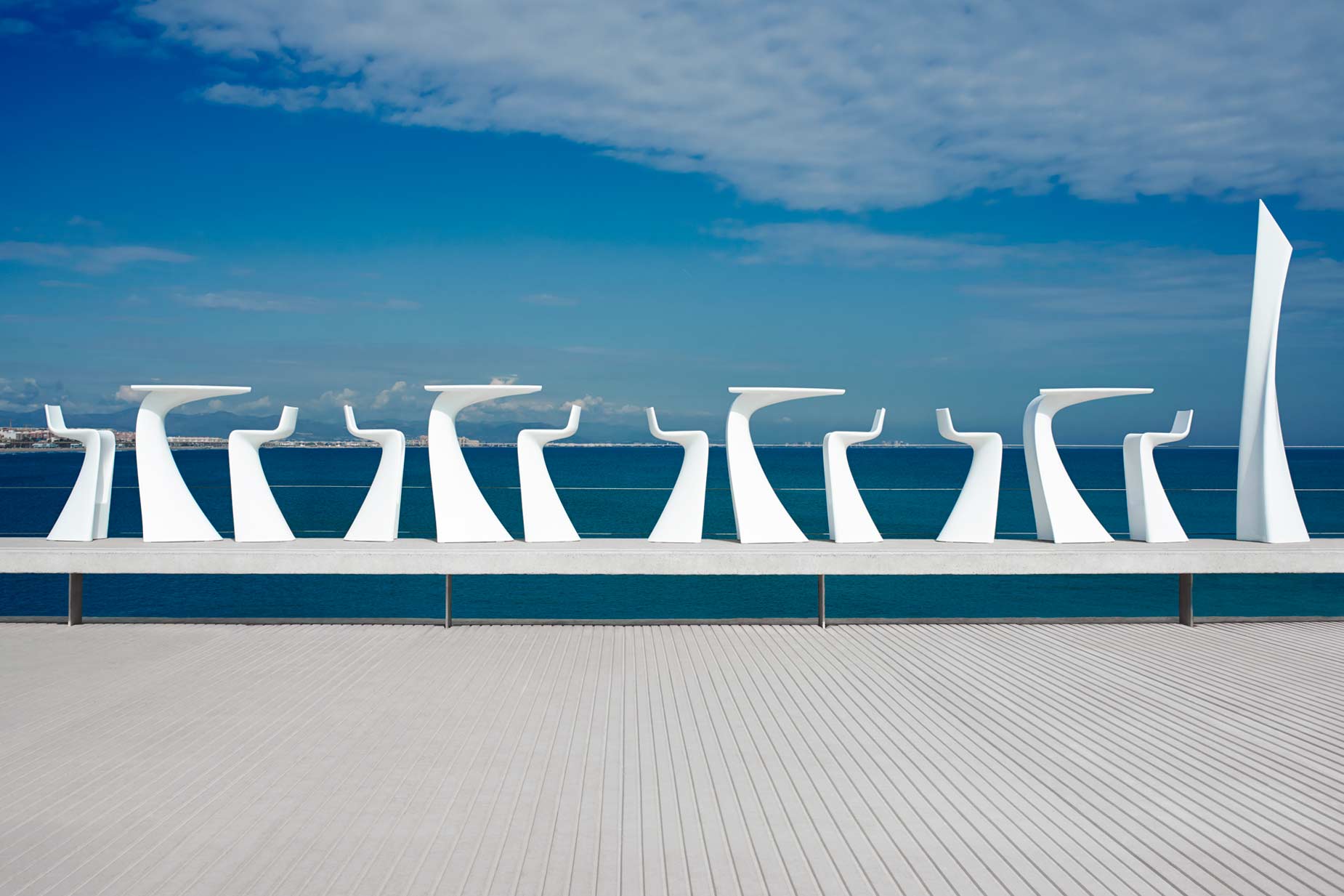 exclusive-outdoor-furniture-design-stool-chair-lamp-wing-acero-vondom